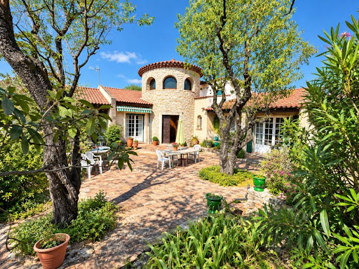 House with pool and terrace 1