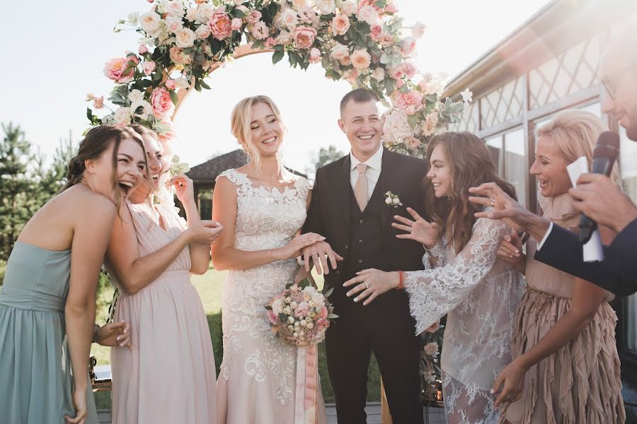 Fotógrafo de casamento Natalya Veselova (vesnaphoto). Foto de 19 de novembro 2018