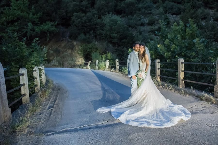 Fotografo di matrimoni Giorgos Davaroukas (davaroukas). Foto del 19 giugno 2019