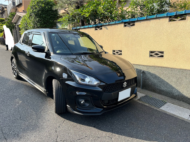 スイフトスポーツのアイライン・イメチェンしました・ノブレッセ アイライン・zc33s・自家塗装に関するカスタム事例の投稿画像1枚目