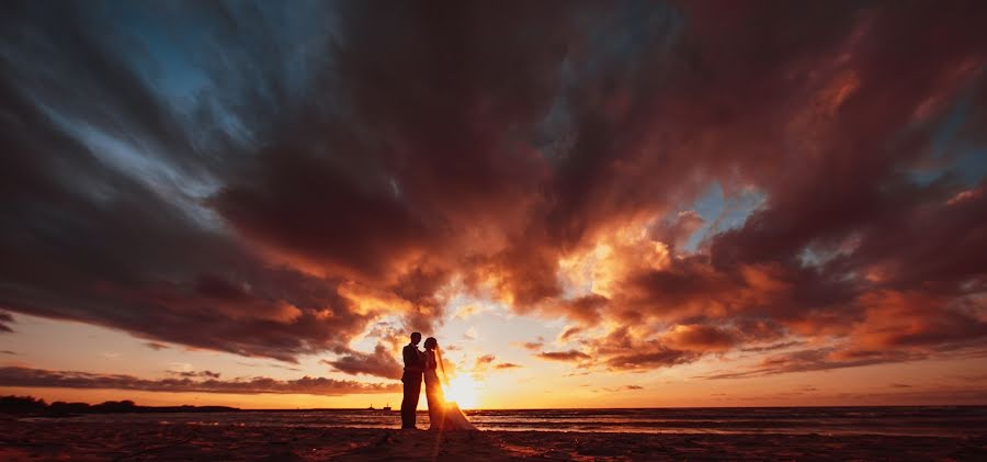 Fotógrafo de casamento Santis Zibergs (bilzukaste). Foto de 7 de dezembro 2015