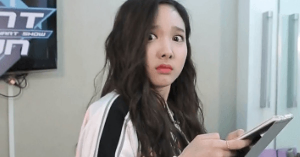 Fan Makes Twice Nayeon Write Sexually Suggestive Message