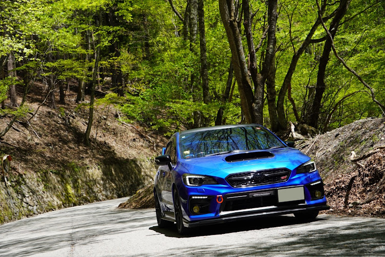 WRX S4の新緑と愛車・６月もよろしくお願いします・お題に乗っかってみた・ドライブ・カメ活に関するカスタム事例の投稿画像1枚目