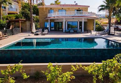 Maison avec piscine et jardin 1