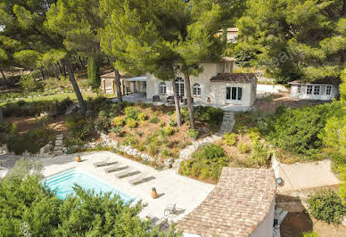 Maison avec piscine et terrasse 17