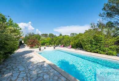 Villa with pool and terrace 3