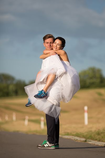 Fotógrafo de casamento Maciej Łoziński (7710). Foto de 11 de dezembro 2019