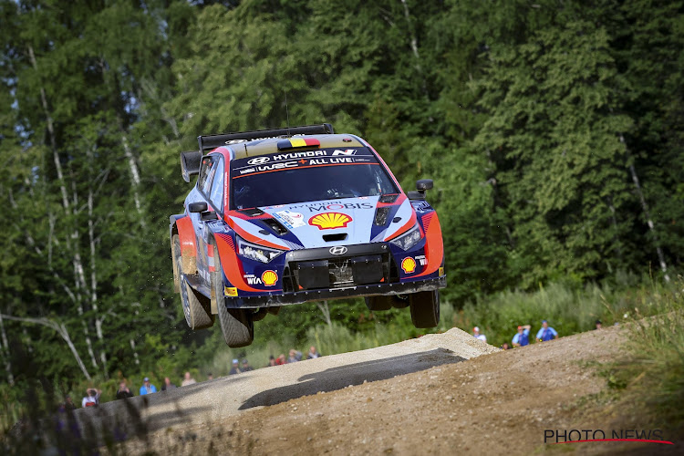 Thierry Neuville schuift een plekje op in Catalonië, Ogier aan de leiding