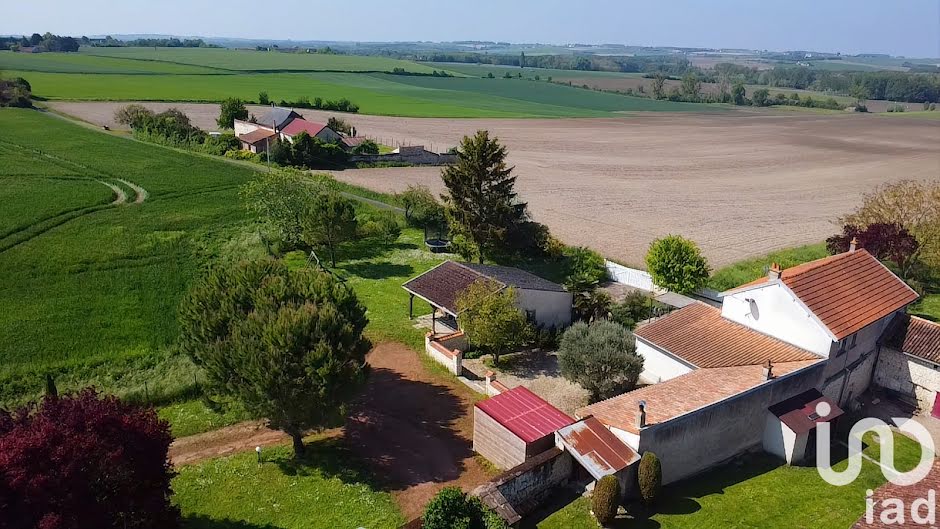 Vente maison 7 pièces 210 m² à Serigny (86230), 246 500 €