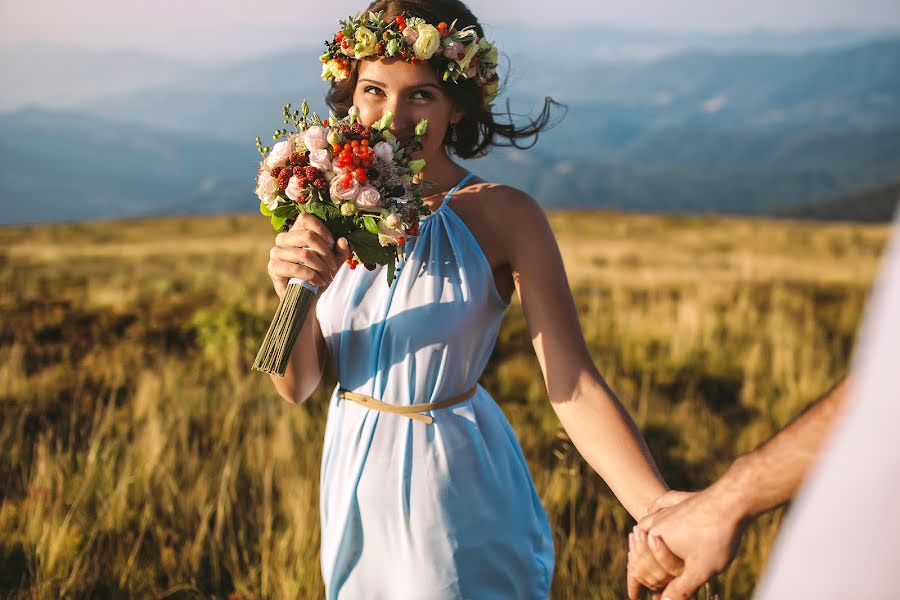 Fotógrafo de casamento Lyudmila Antalovci (dreamon). Foto de 6 de outubro 2015