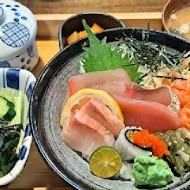 丼布狸居食屋