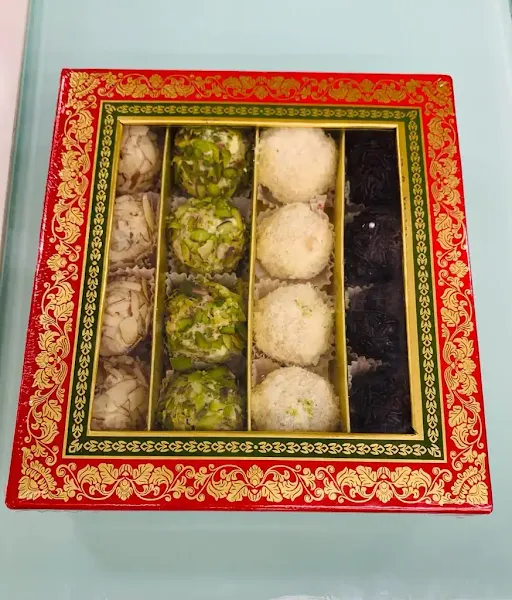 Assorted Dry Fruits Laddu [16 Pieces, 450 Grams]