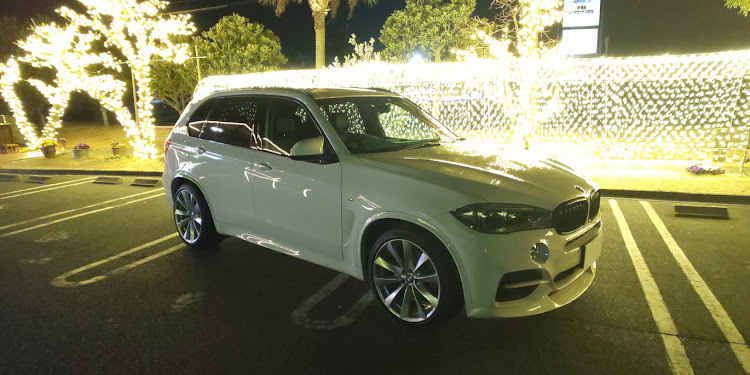 X5のはちみつ・長坂養蜂場・ネオン・懲りないオヤジ・ネタがないに関するカスタム事例の投稿画像1枚目