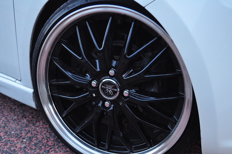 ムーヴコンテのL585S コンテ・11月もよろしくお願いします・みんなでつくろうホイール図鑑・軽自動車乗りさんと繋がりたい・DIYに関するカスタム事例の投稿画像1枚目