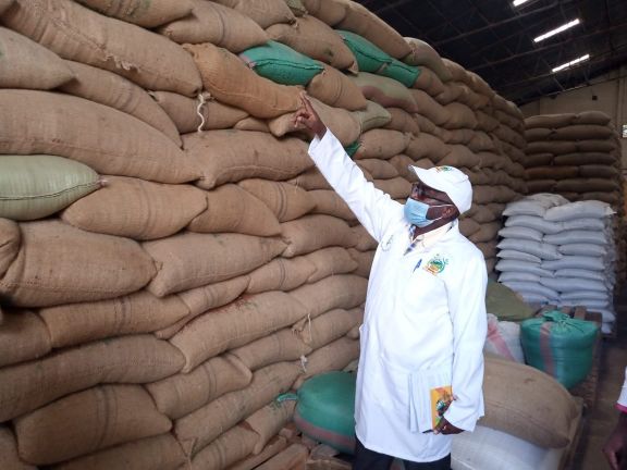 Interim director of food crops directorate Leonard Kubok explains the Warehouse Receipt System on October 25, 2020.