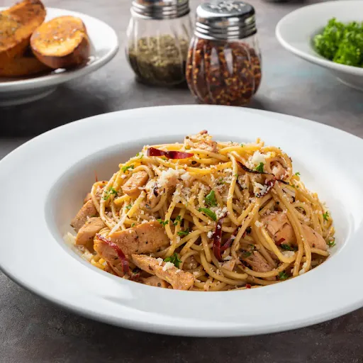 Roasted Garlic Spaghetti With Chili Oil (Veg / Non-veg)