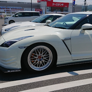 NISSAN GT-R