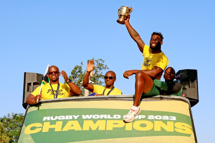 Siya Kolisi leads the rugby team in Soweto, where they were greeted by excited fans as part of their victory tour.