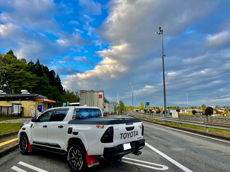 ハイラックスの弾丸ドライブ・朝日夕日コラボ・白川郷・富士山と愛車・Roseliaに関するカスタム事例の投稿画像6枚目