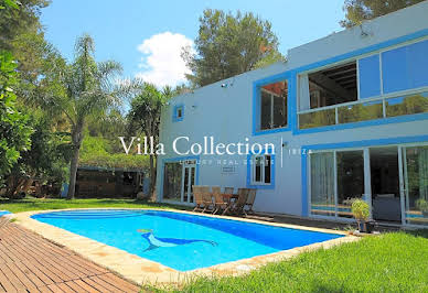 Villa with pool and terrace 5