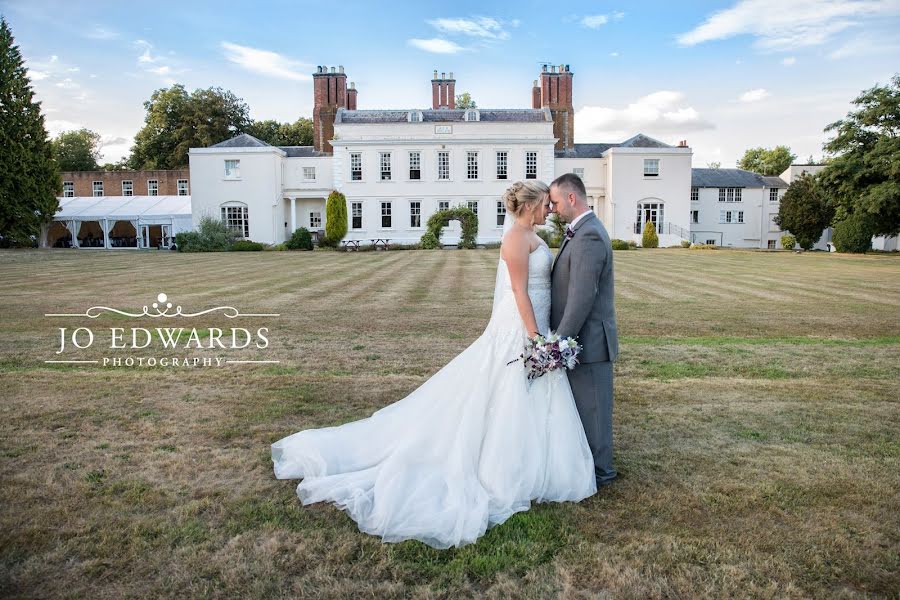 Fotografo di matrimoni Jo Edwards (joedwardsphoto). Foto del 2 luglio 2019