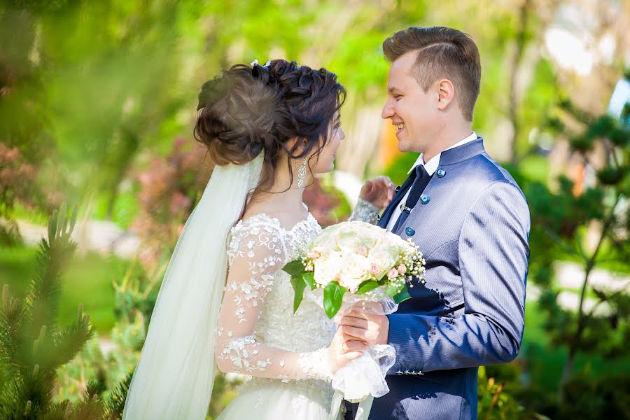 Fotógrafo de casamento Zarina Parpieva (zari90). Foto de 7 de março 2020