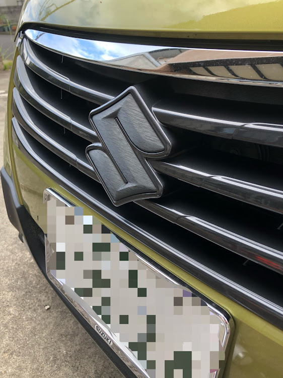 SX4 SクロスのDIY・スズキエンブレム黒・リアエンブレム黒に関するカスタム事例の投稿画像3枚目