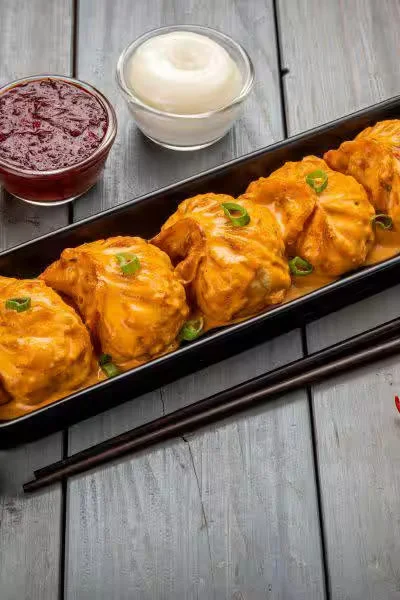 Chicken Gravy Momos [ 6 Pieces ]