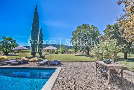 House with pool and terrace 4