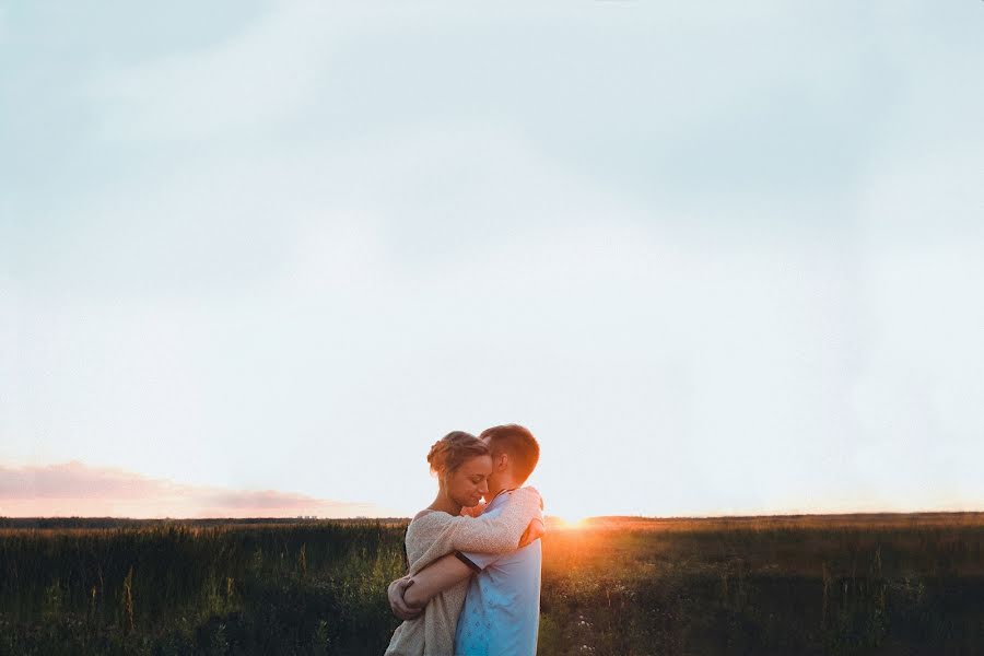 Fotógrafo de casamento Stanislav Rybnikov (rybnikov). Foto de 25 de março 2016