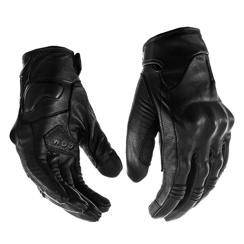 Gants de moto en cuir pour une protection optimale. Confort et sécurité assurés grâce au cuir de qualité, renforts et design ergonomique. Parfait pour rouler.