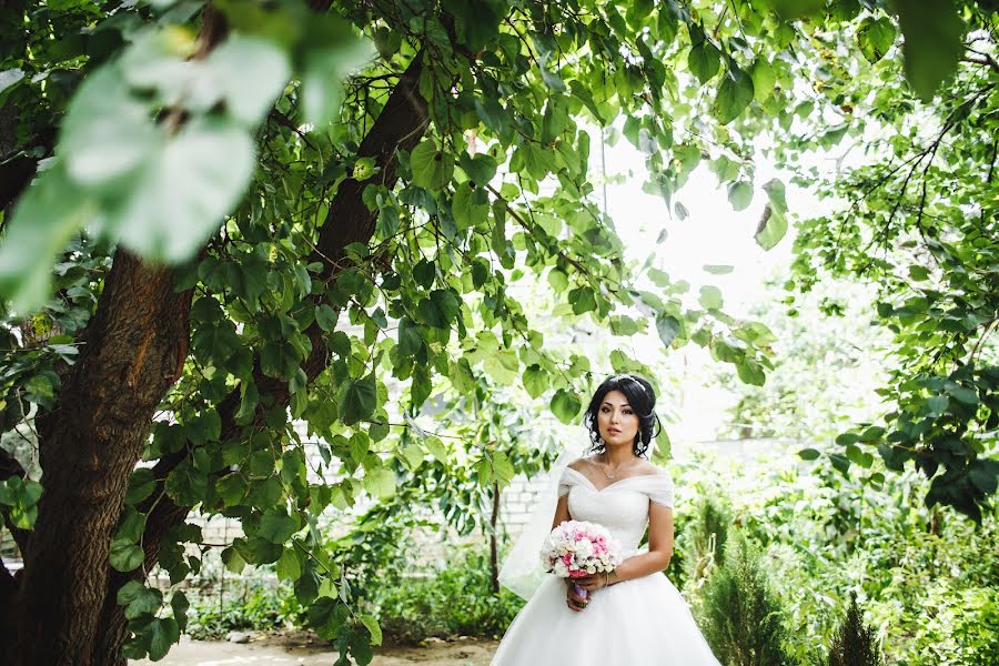 Fotógrafo de casamento Tamerlan Kagermanov (tamerlan5d). Foto de 6 de setembro 2014