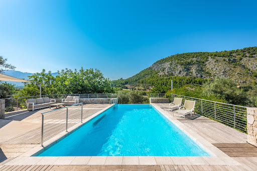 House with pool and garden 1