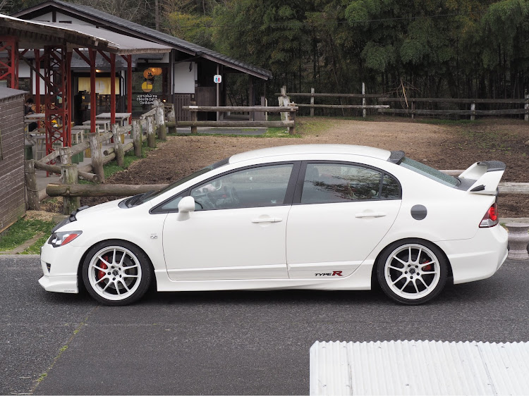 シビックタイプRのシビックタイプR・jsracing・無限MUGEN・ノーズブラ・横アングルに関するカスタム事例の投稿画像1枚目