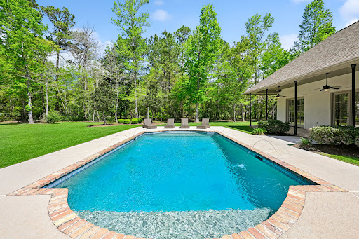 House with pool 2