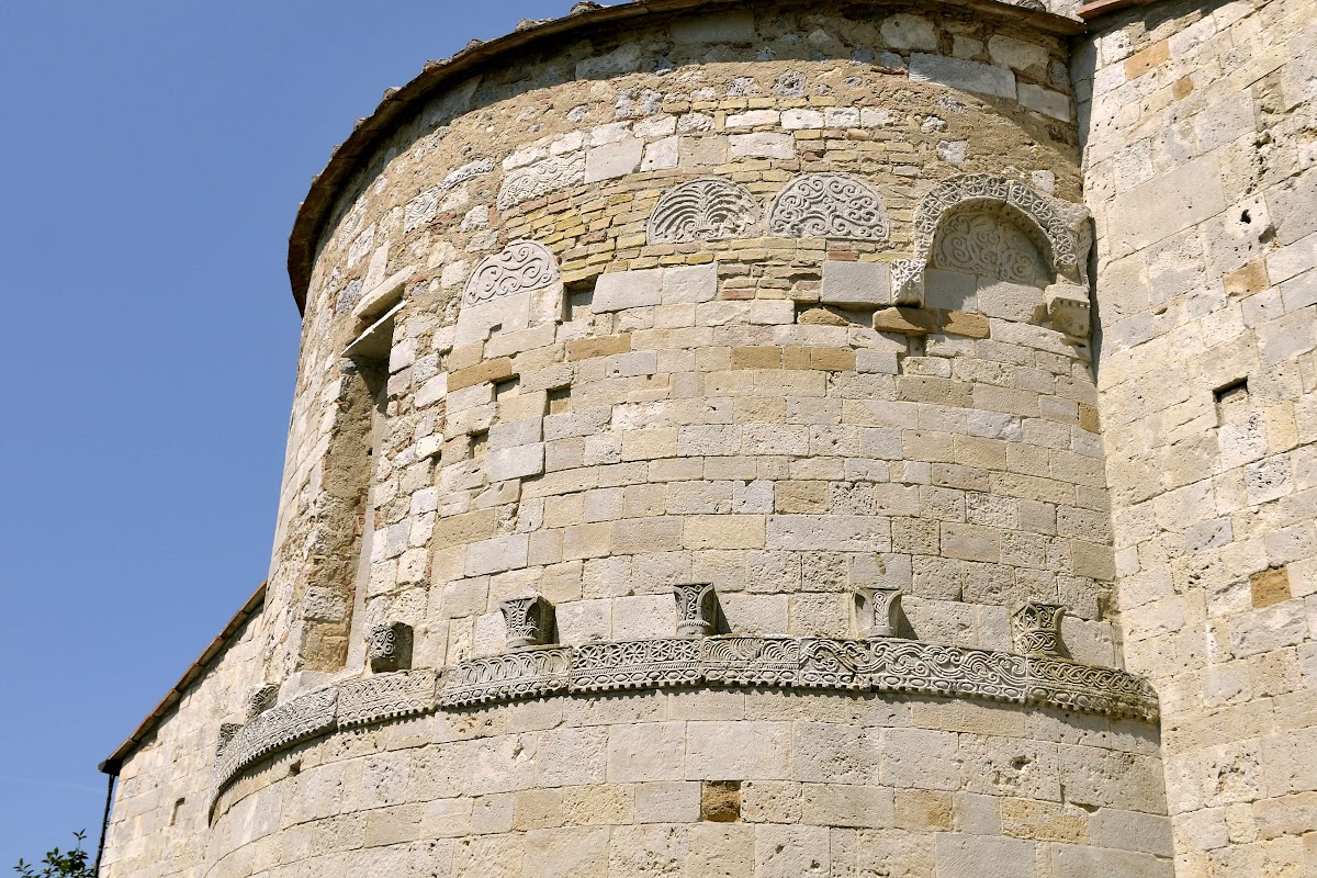 La pieve di Santa Maria Assunta a Cellole, abside