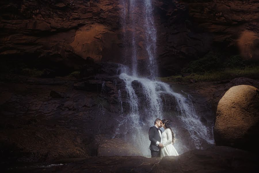 Fotógrafo de casamento Clyde Peter (clydeeboy). Foto de 13 de novembro 2022