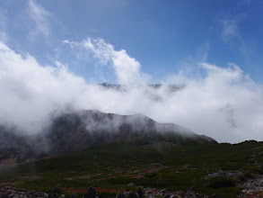 山頂方面に雲