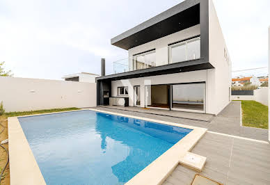 House with pool 15