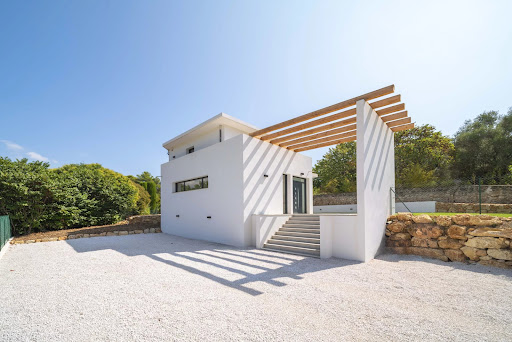 House with pool and terrace 3