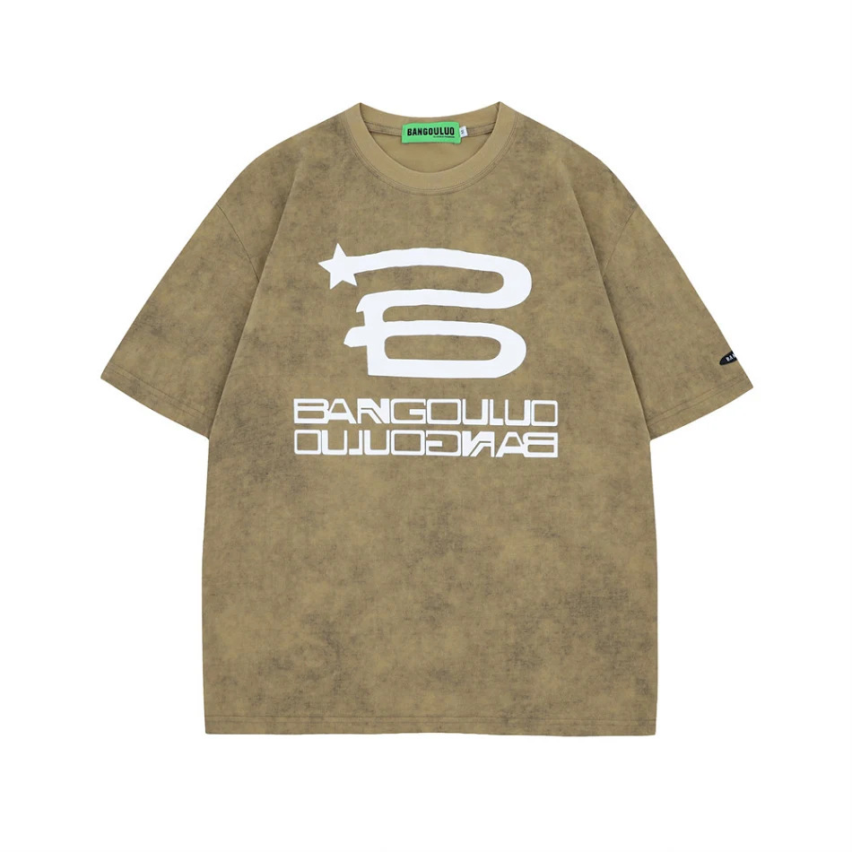 T-shirt High Street a maniche corte con stampa a lettere, perfetto per un look casual e alla moda. Comfort e stile per ogni occasione.