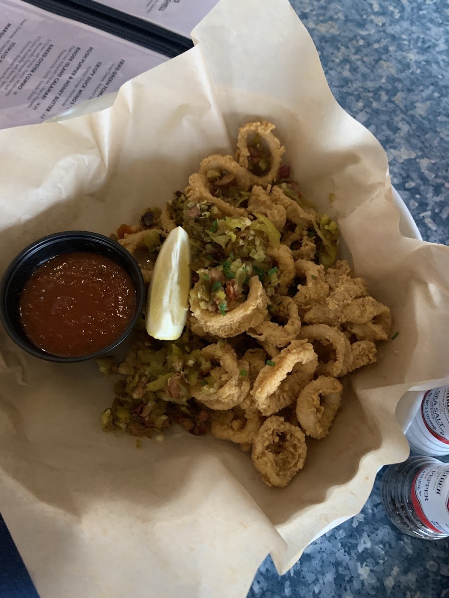 Fried calamari appetizer. Very yummy.