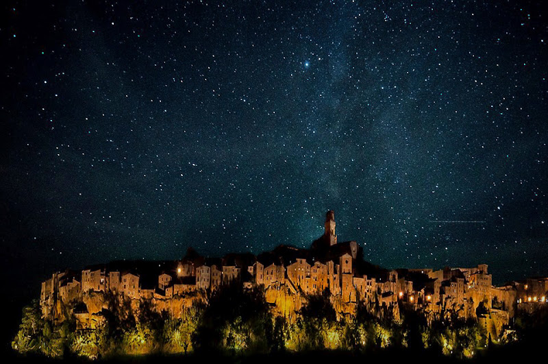 "cala la notte nel paesino.." di marco_barbera