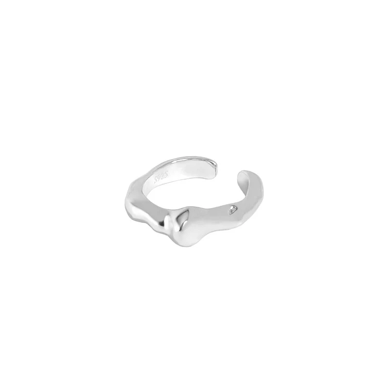 Damen Ohrclips mit unregelmäßigem Gesicht. Modisch und vielseitig einsetzbar. Perfekter Schmuck, einfach zu tragen und für jeden Anlass geeignet.