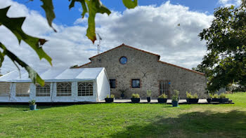 propriété à Saint-Christophe-du-Bois (49)