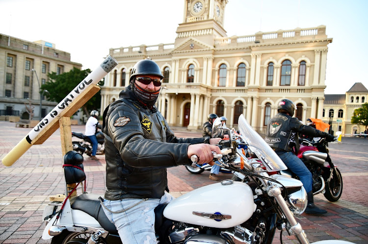 Bully Kleynhans shows his disapproval of the ongoing ban on cigarette sales in SA during a protest at the City Hall on Wednesday