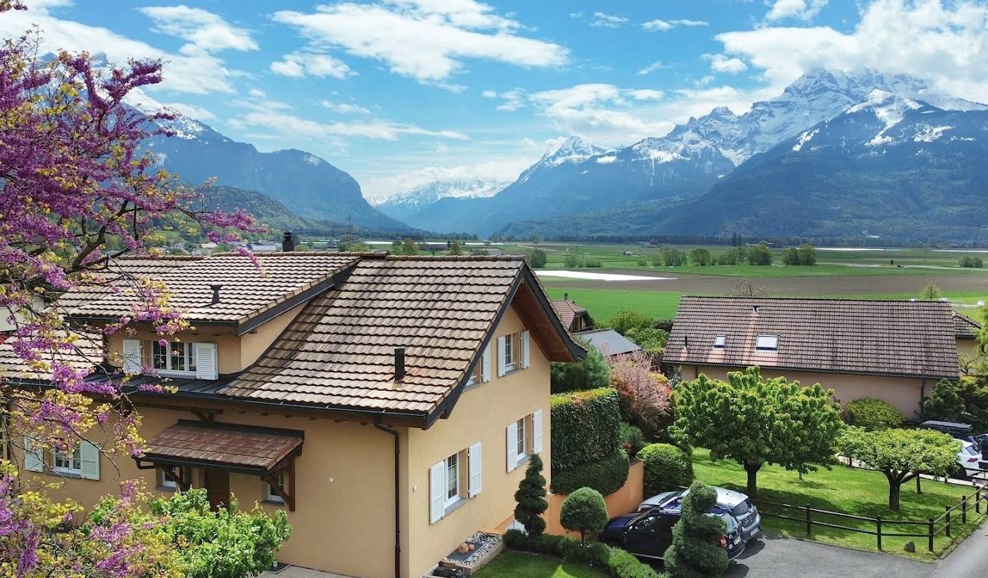 House with garden and terrace Ollon