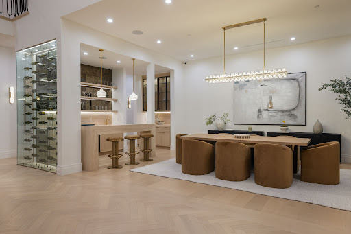 Buy this luxury property in Los Angeles (United States) with pool