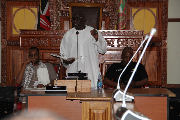 Thirdway Alliance leader Ekuru Aukot explaining the Bill to the Mandera assembly on Friday, September 20.