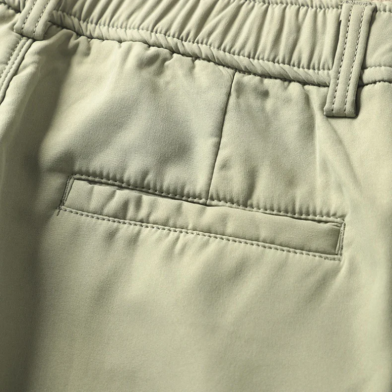 Herfst- en winterbroek met enkelbandjes Warme broek voor dames. Comfortabele en stijlvolle broek voor de koudere maanden.